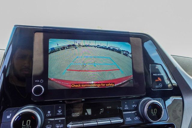 Certified 2023 Toyota Highlander XLE image 26