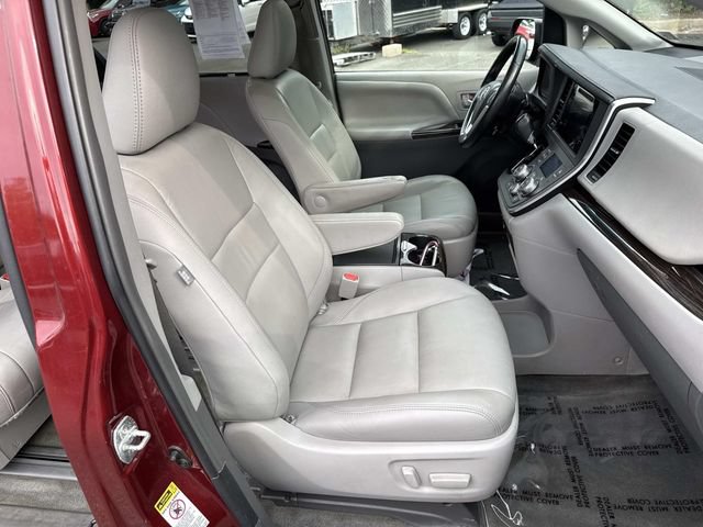 Used 2015 Toyota Sienna XLE Premium FWD image 9