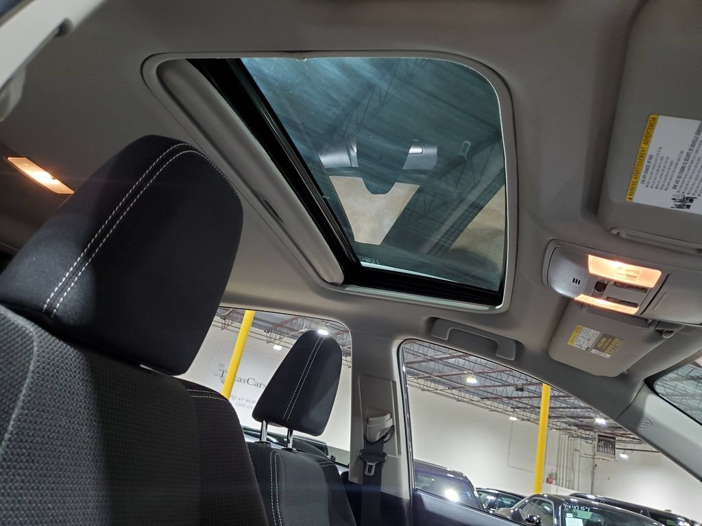 Used 2018 Toyota RAV4 XLE FWD image 15