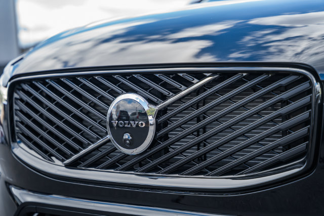 New 2026 Volvo XC60 T8 Plus w/ Protection Package Premier AWD/4WD image 12