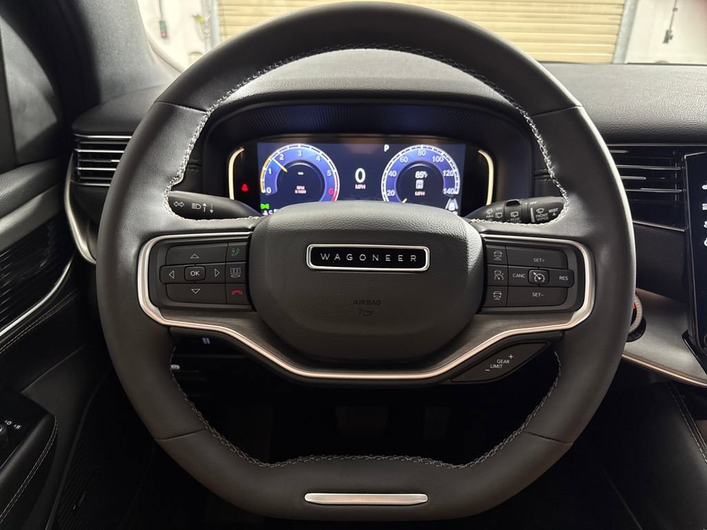 Used 2025 Jeep Wagoneer Series II w/ Convenience Group I AWD/4WD image 14