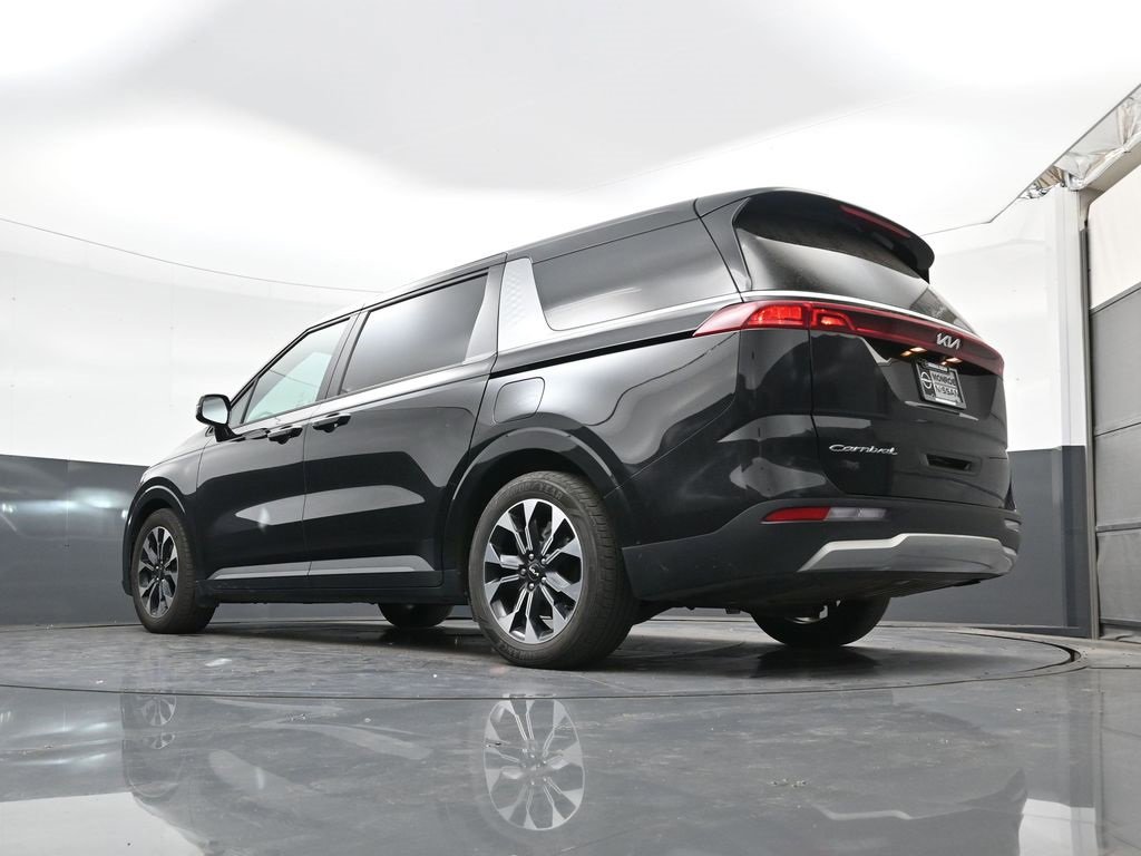 Used 2022 Kia Carnival EX image 20