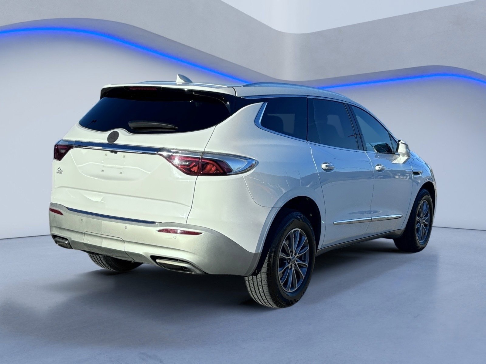 Used 2023 Buick Enclave Essence image 5