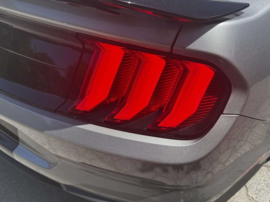 Used 2021 Ford Mustang Shelby GT500 w/ Technology Package RWD image 11