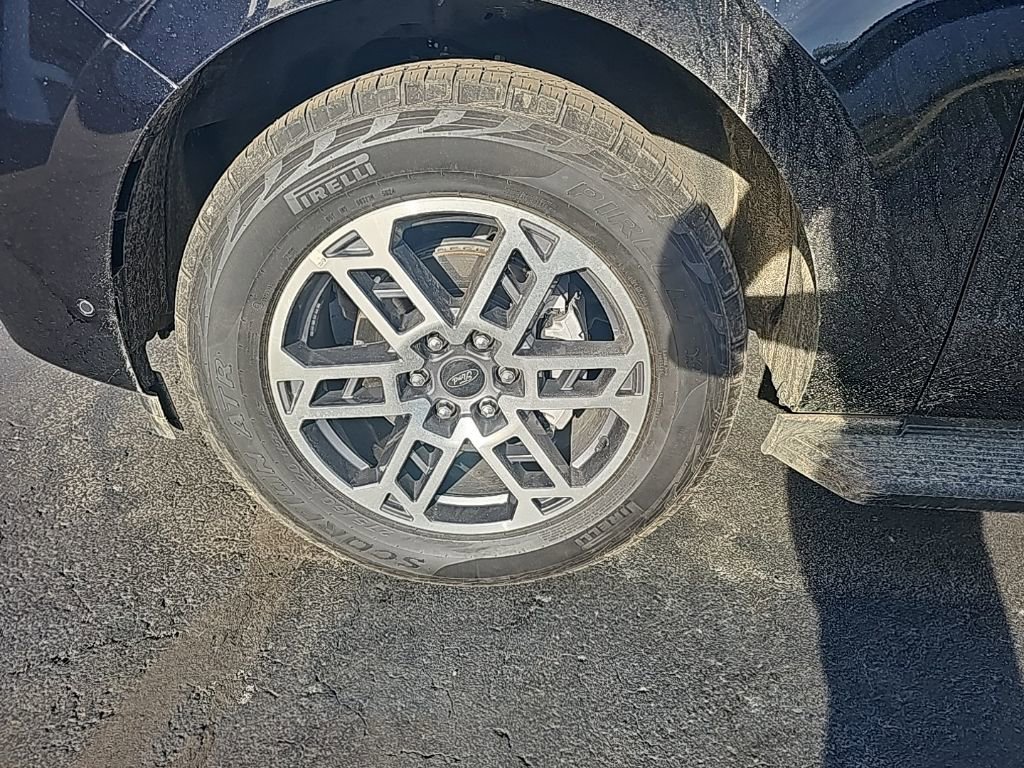 Used 2025 Ford Expedition Active AWD/4WD image 5