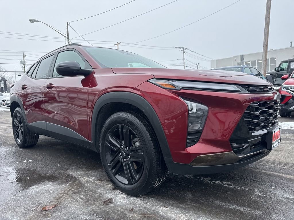 Used 2024 Chevrolet Trax ACTIV w/ Sunroof Package image 3