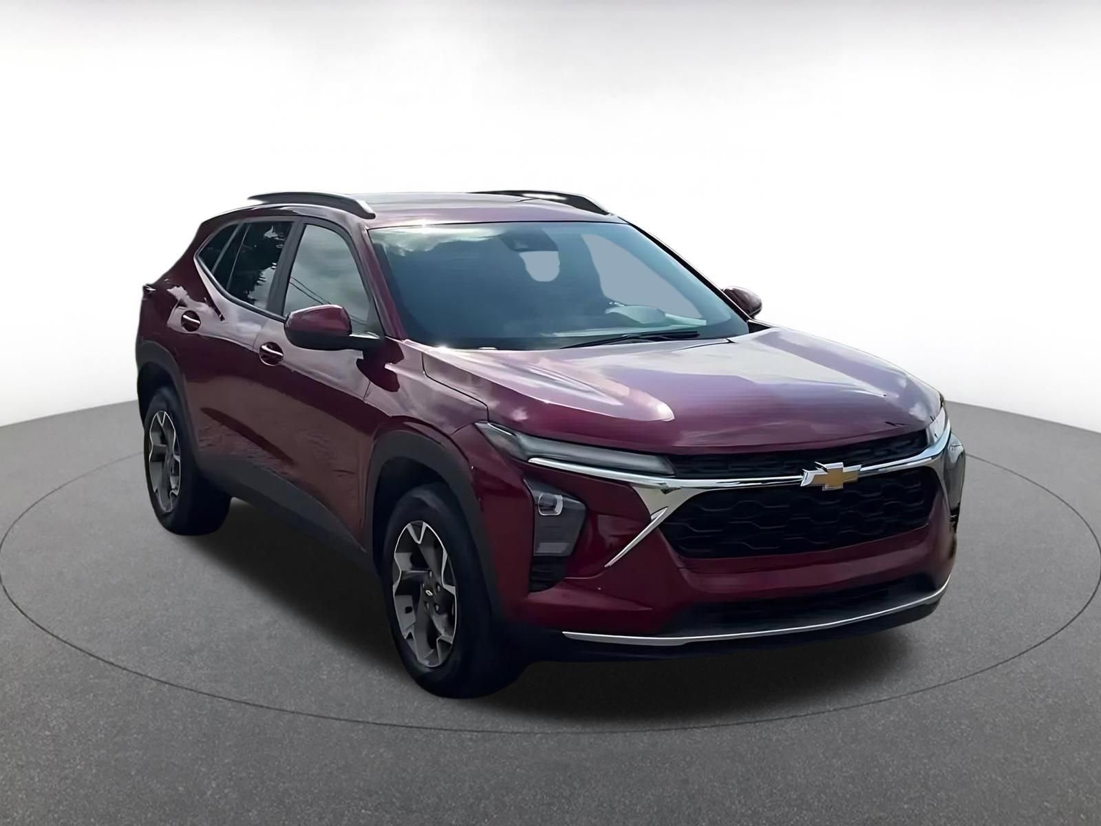 Used 2025 Chevrolet Trax LT FWD image 3
