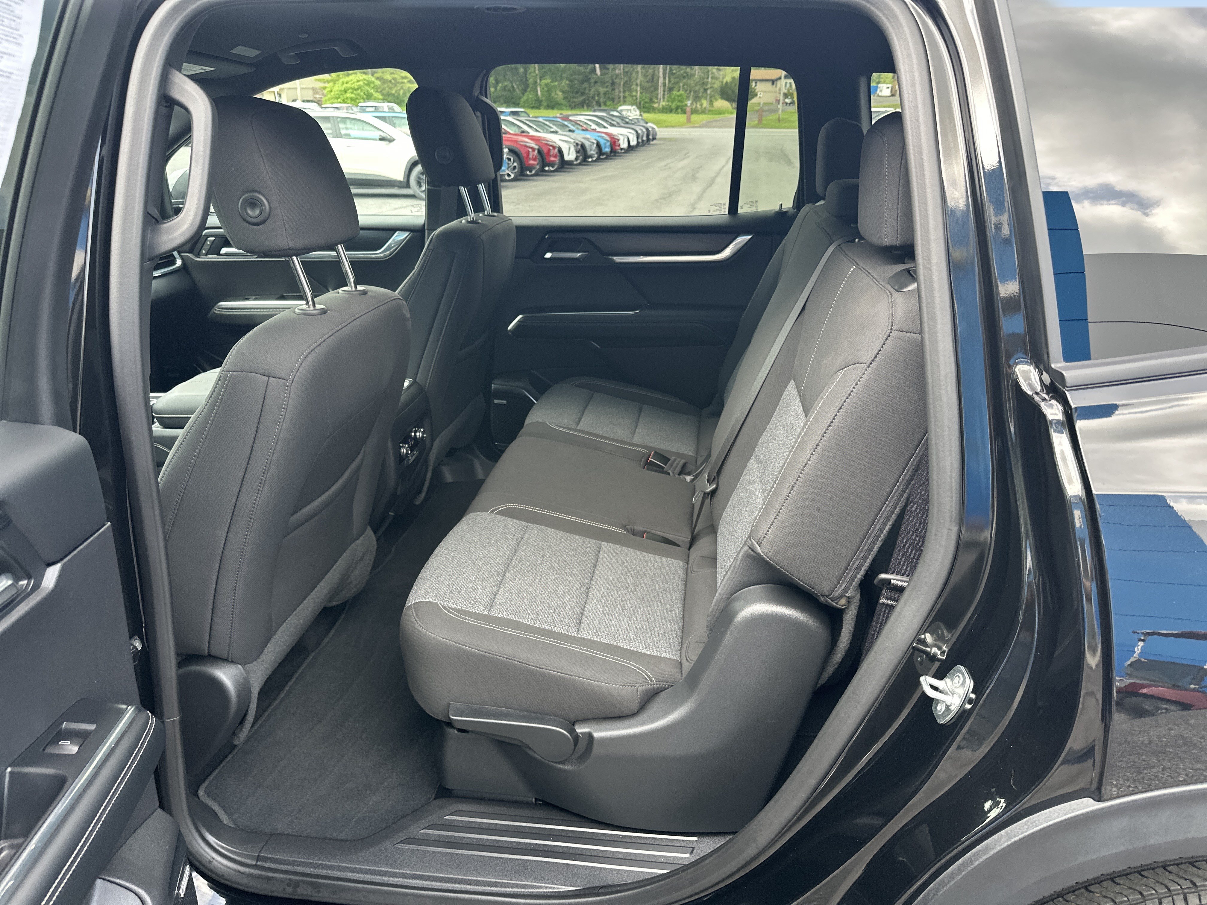 Used 2025 GMC Acadia Elevation AWD/4WD image 7