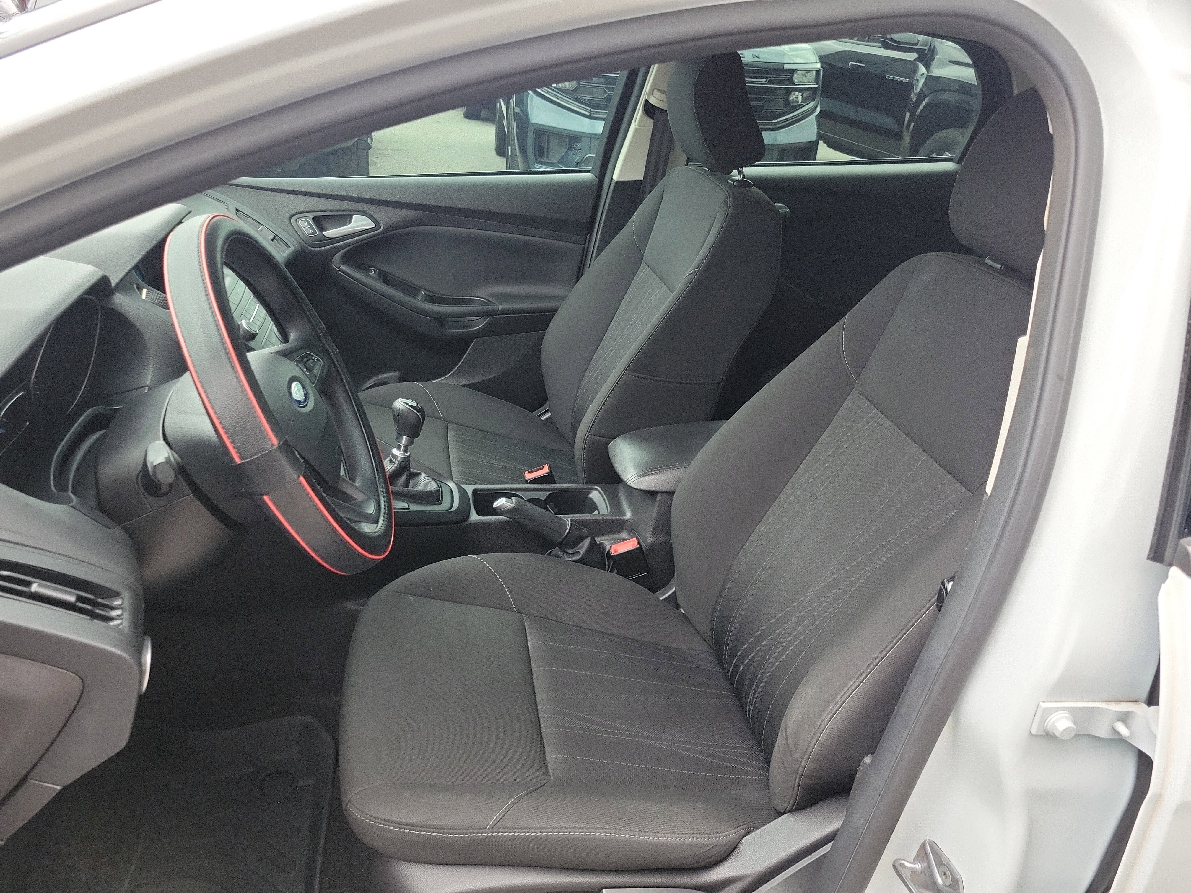 Used 2017 Ford Focus SE FWD image 19