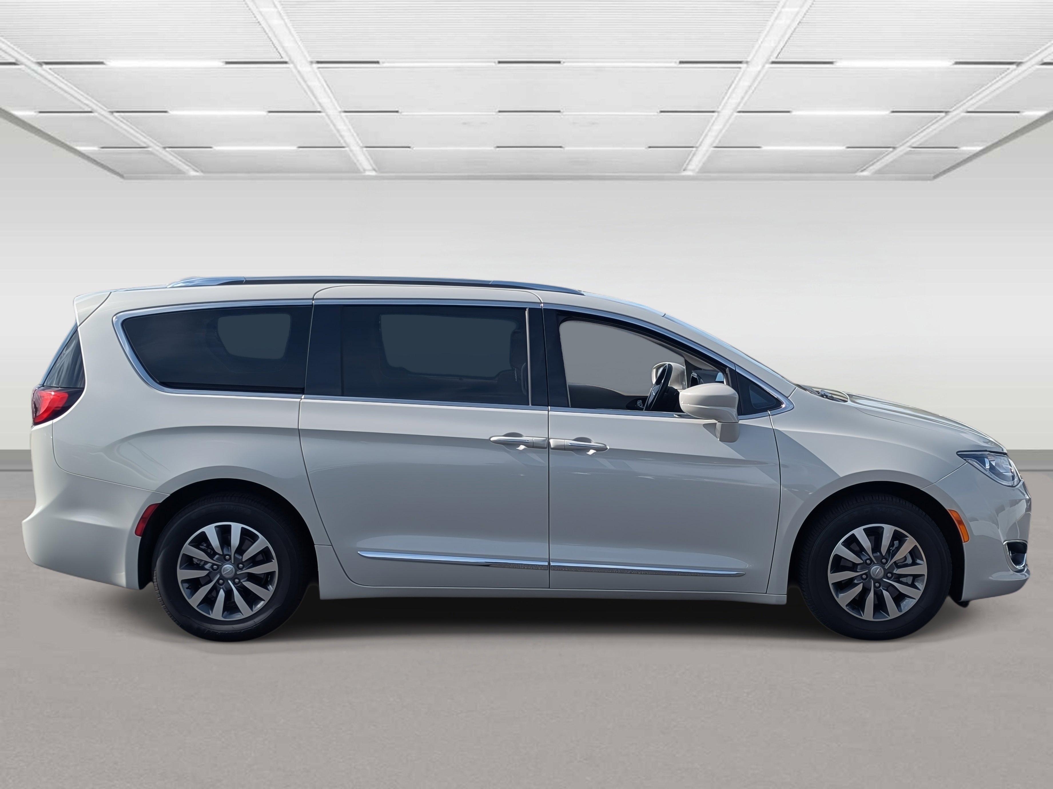 Used 2020 Chrysler Pacifica Touring-L Plus image 6