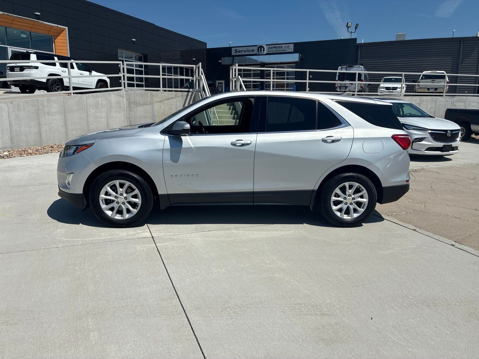 Used 2019 Chevrolet Equinox LT AWD/4WD image 2