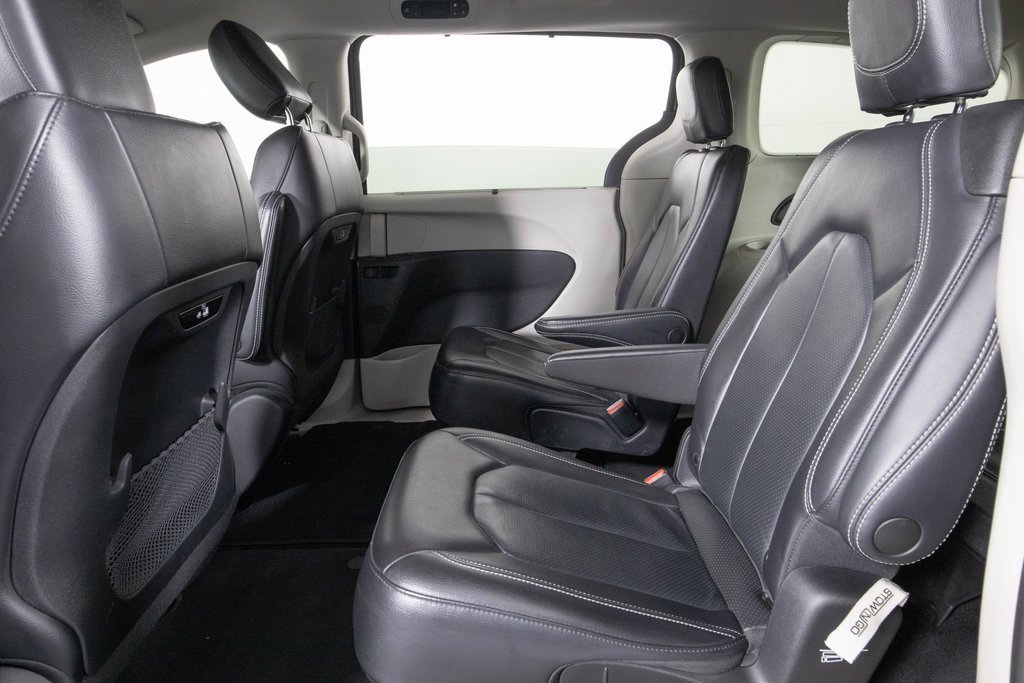 Used 2022 Chrysler Pacifica Touring-L image 14
