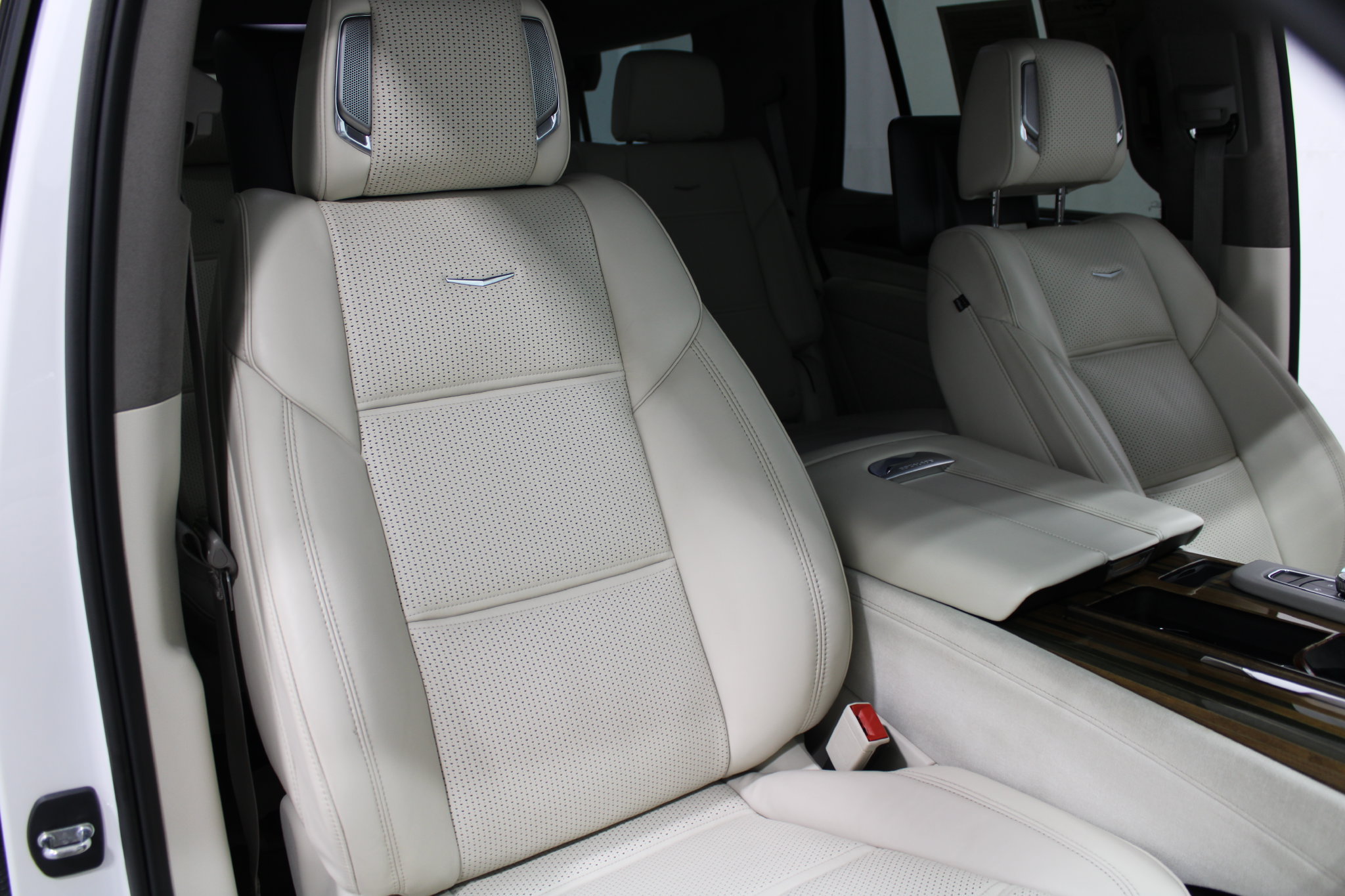 Used 2021 Cadillac Escalade Premium Luxury Platinum AWD/4WD image 32