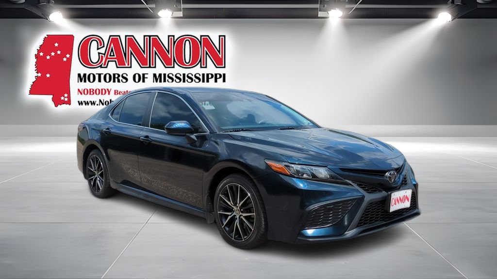 Used 2021 Toyota Camry SE FWD image 3