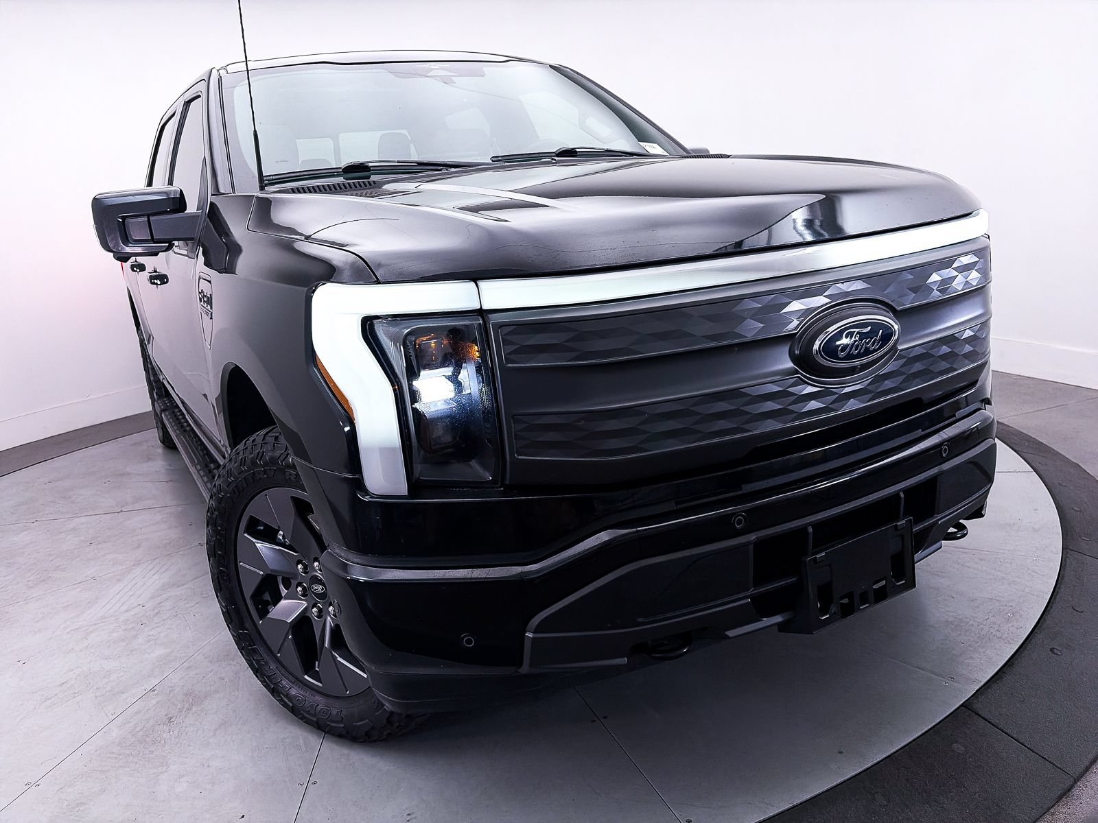 Used 2023 Ford F150 Lightning Lariat w/ Equipment Group 511A High AWD/4WD image 10