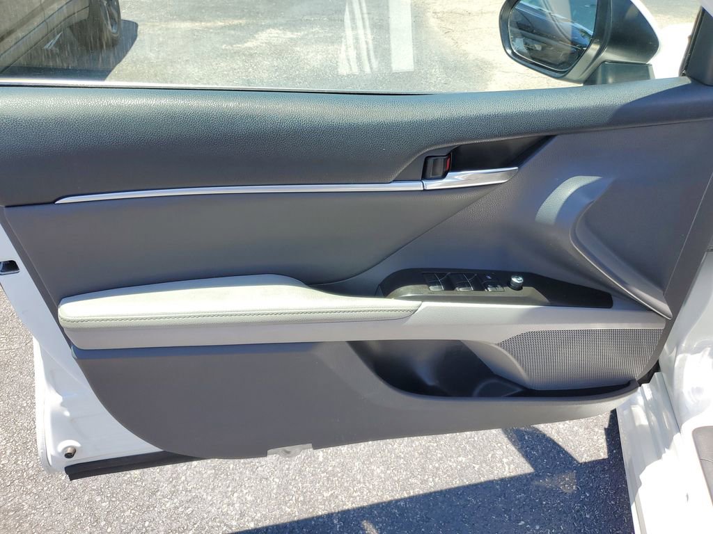 Used 2022 Toyota Camry XSE image 13