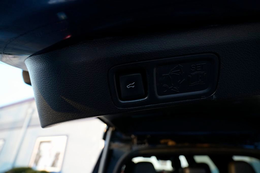 Used 2019 Lincoln Navigator Select image 17