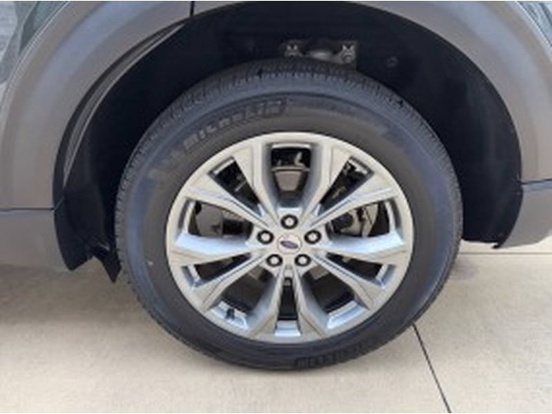 Used 2022 Ford Explorer XLT w/ Equipment Group 202A AWD/4WD image 19