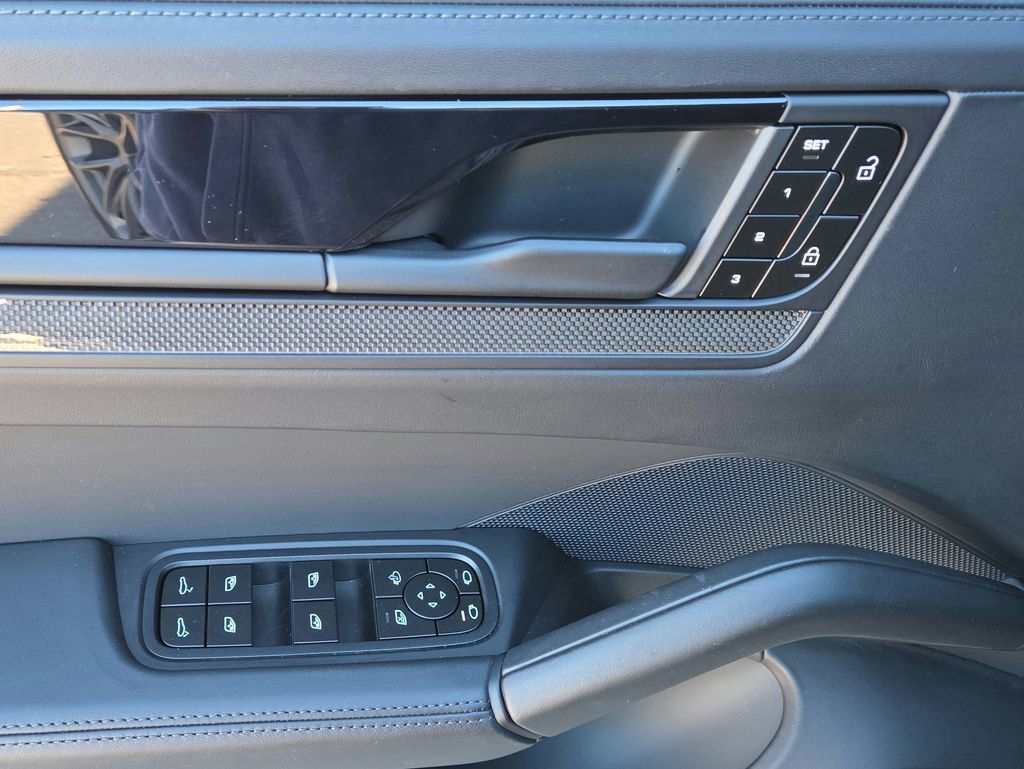 Certified 2026 Porsche Cayenne GTS AWD/4WD image 7