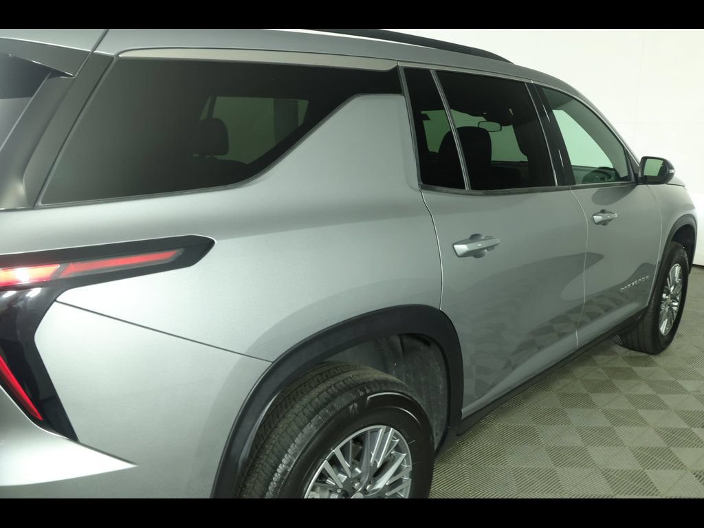 Used 2025 Chevrolet Traverse LT AWD/4WD image 18