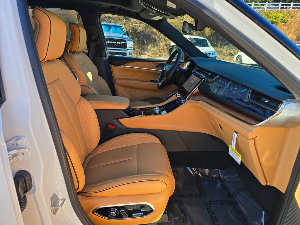 New 2025 Jeep Grand Cherokee Summit image 26
