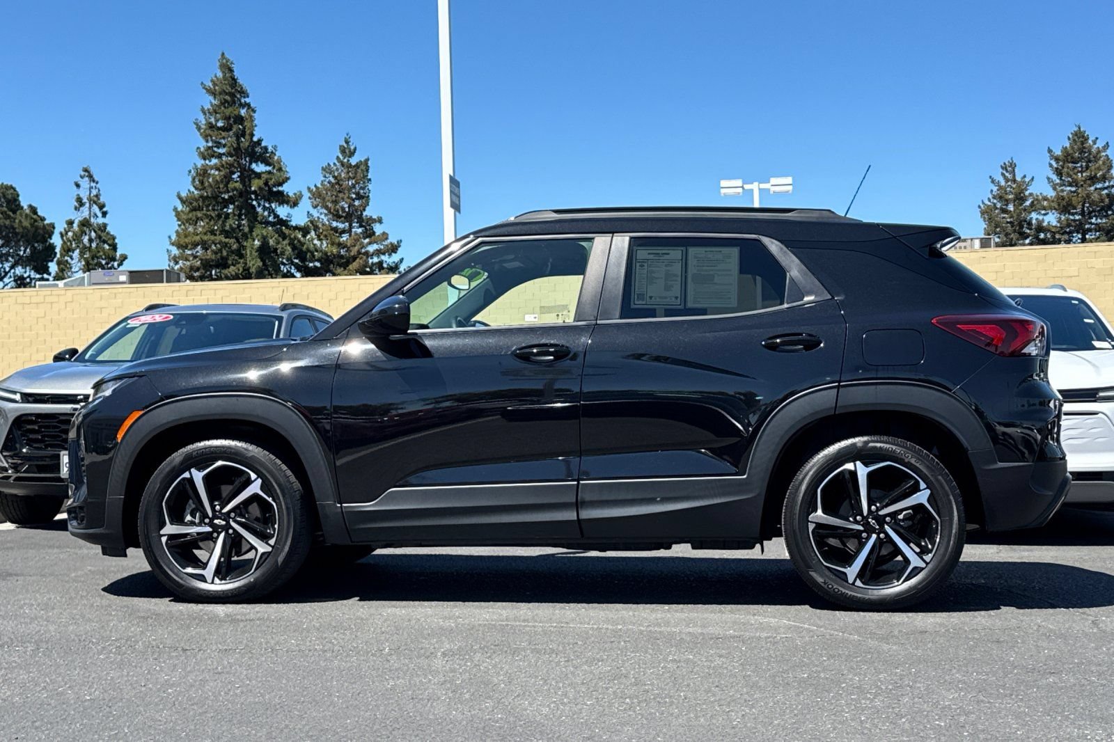 Used 2023 Chevrolet TrailBlazer RS w/ Convenience Package FWD image 8
