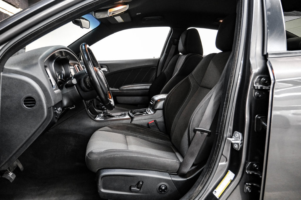 Used 2021 Dodge Charger SXT w/ Blacktop Package RWD image 4