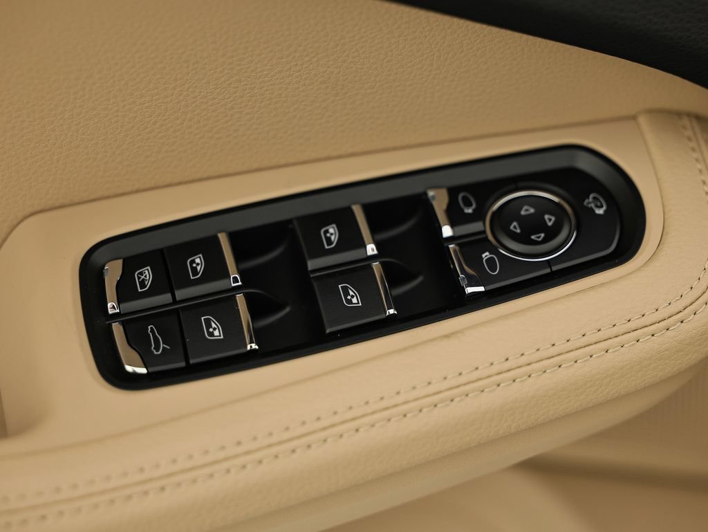 New 2026 Porsche Macan AWD/4WD image 22