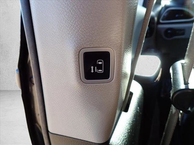 Used 2018 Chrysler Pacifica Touring-L w/ Advanced Safetytec Group FWD image 11