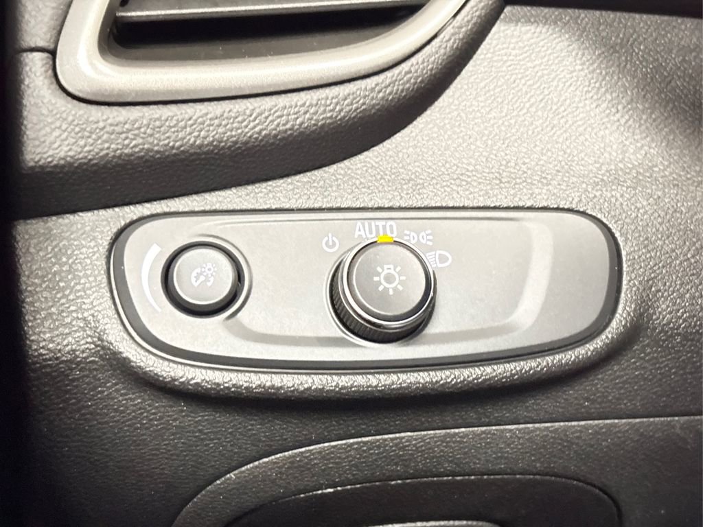 Used 2020 Chevrolet Trax LT w/ LT Convenience Package image 23