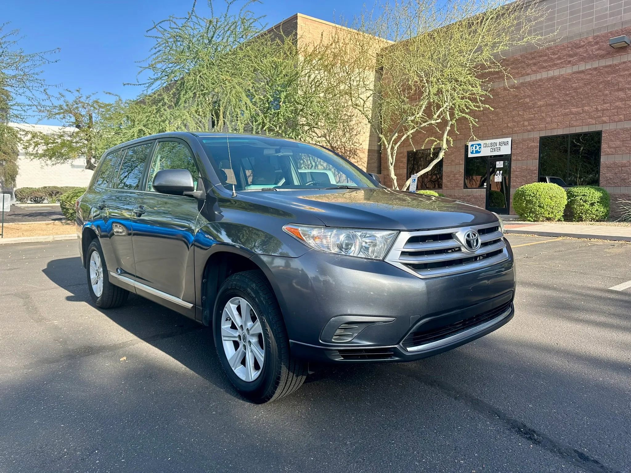 Used 2012 Toyota Highlander FWD image 3
