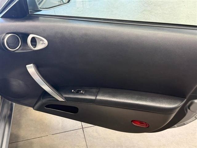 Used 2004 Nissan 350Z Touring RWD image 12