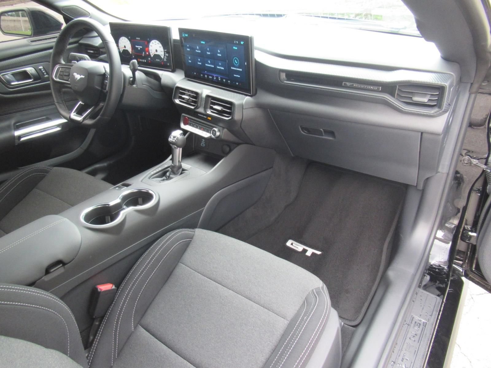 Used 2025 Ford Mustang GT RWD image 12