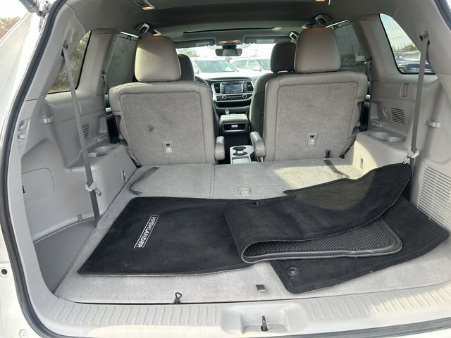 Used 2019 Toyota Highlander XLE image 12