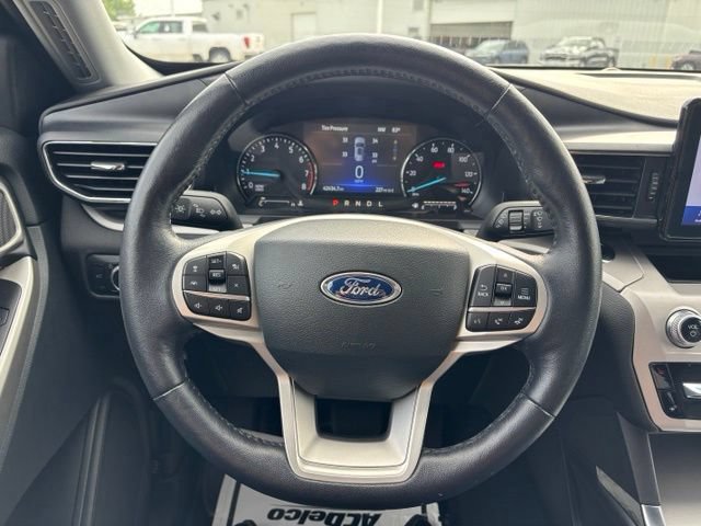 Used 2023 Ford Explorer XLT w/ Equipment Group 202A AWD/4WD image 10
