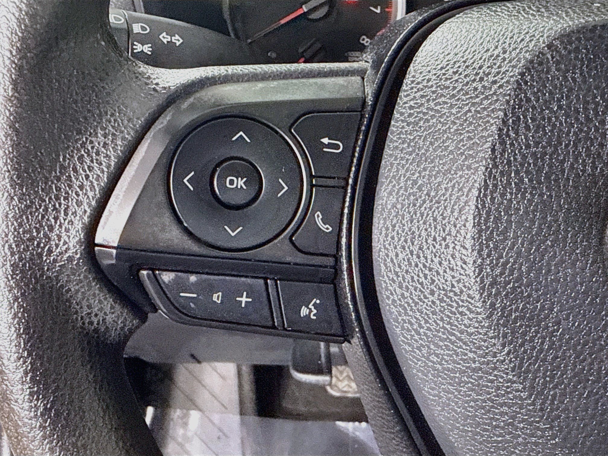 Used 2020 Toyota RAV4 LE FWD image 14
