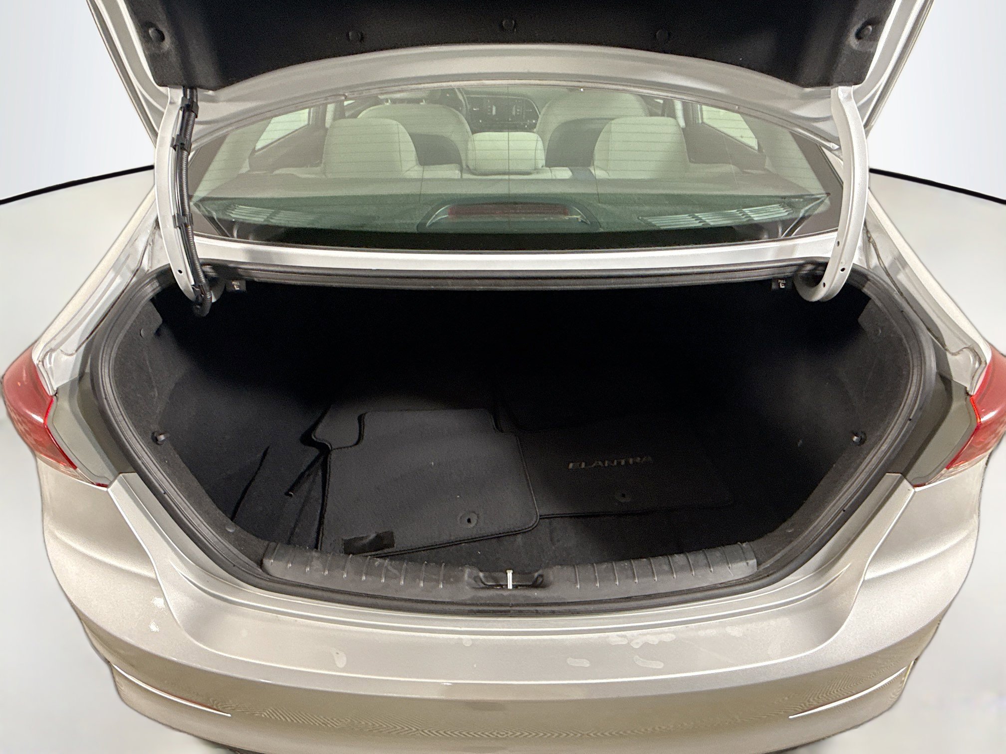 Used 2017 Hyundai Elantra SE w/ Cargo Package image 33