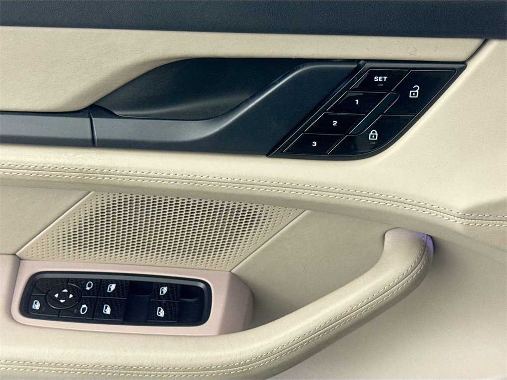 Used 2020 Porsche Taycan 4S image 17