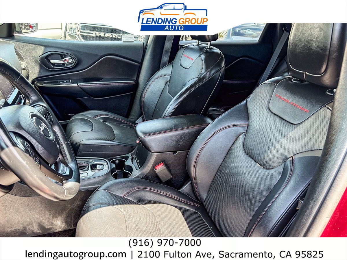 Used 2019 Jeep Cherokee Trailhawk AWD/4WD image 16