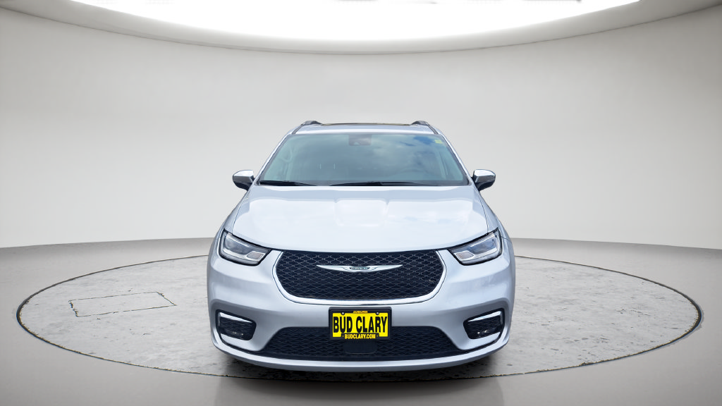 Used 2023 Chrysler Pacifica Limited FWD image 2