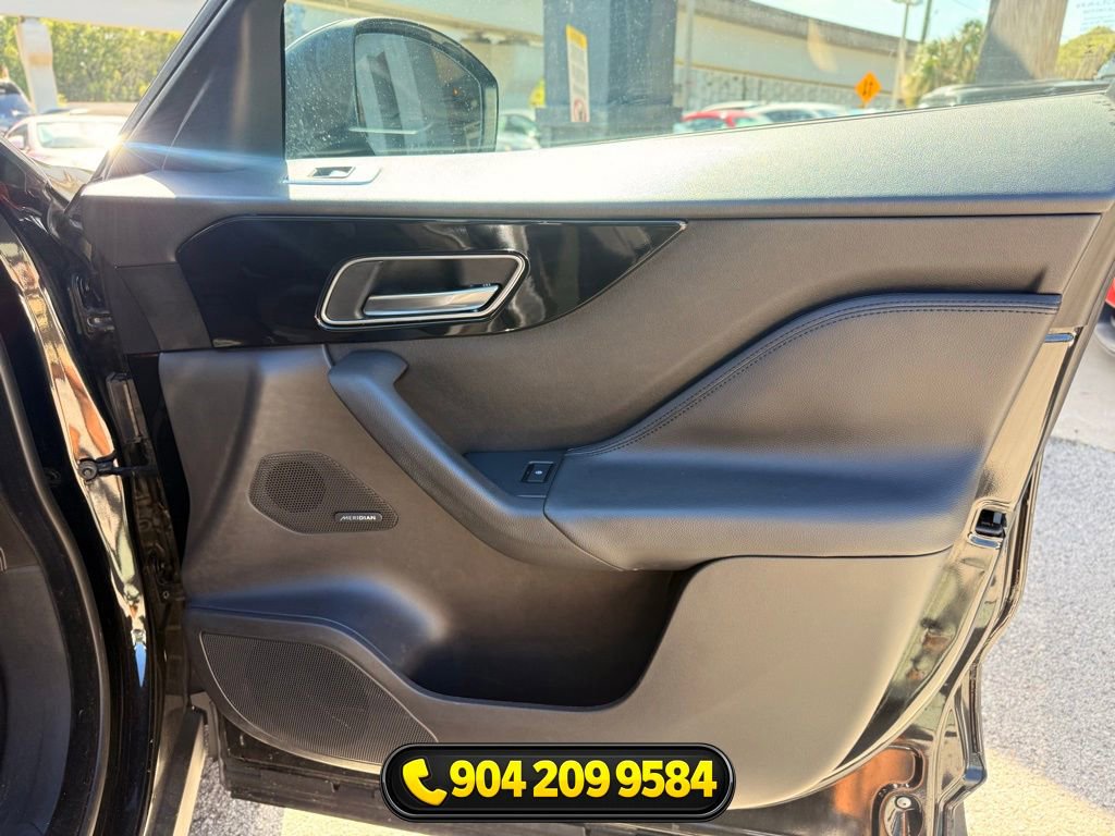 Used 2018 Jaguar F-PACE Premium image 36