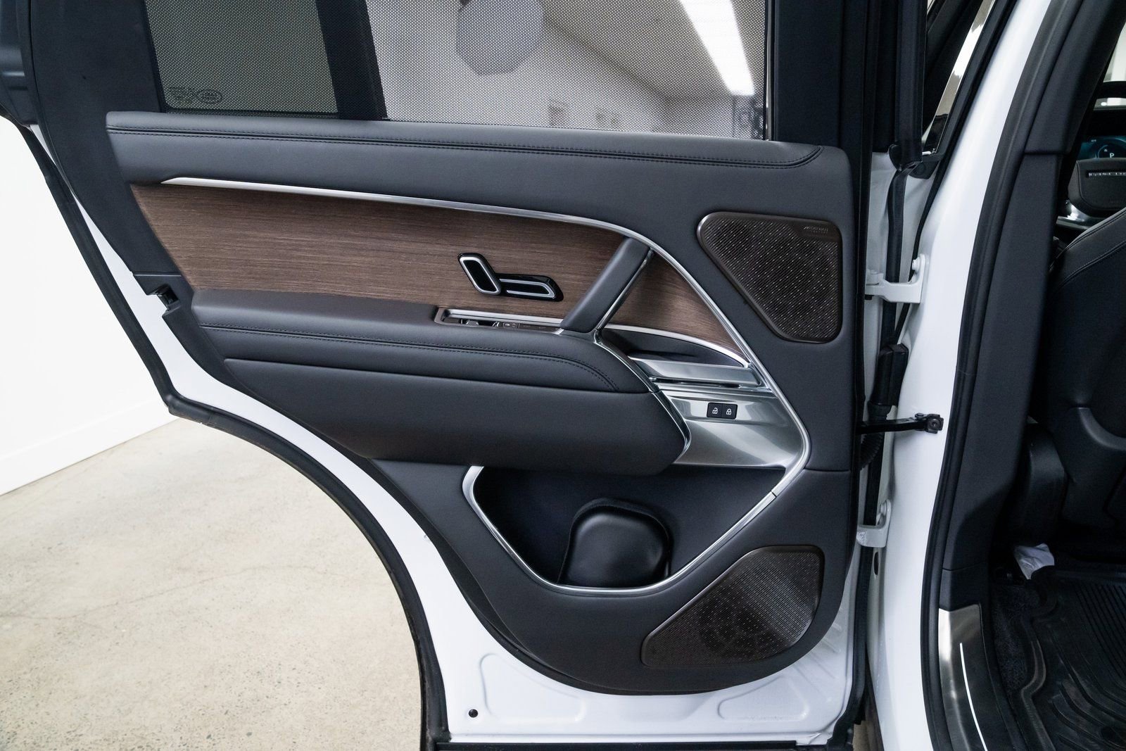 Used 2025 Land Rover Range Rover Autobiography image 20