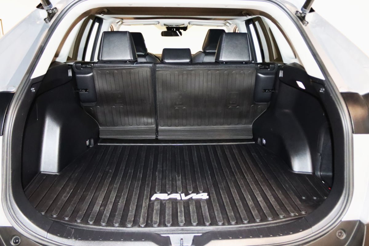 Used 2022 Toyota RAV4 XLE Premium AWD/4WD image 62