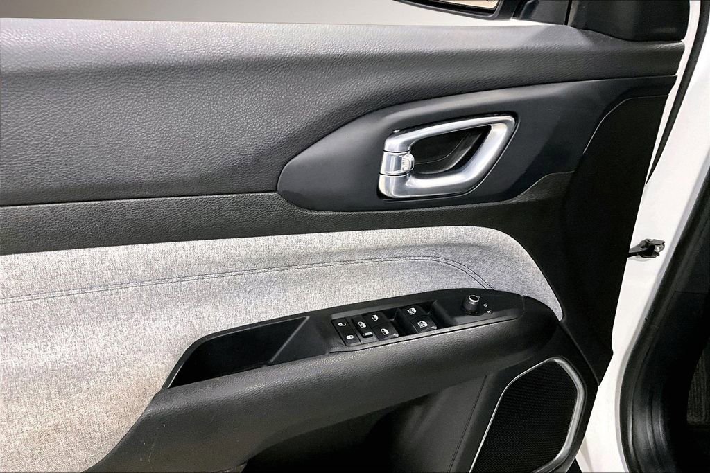 Used 2023 Jeep Compass Sport image 20