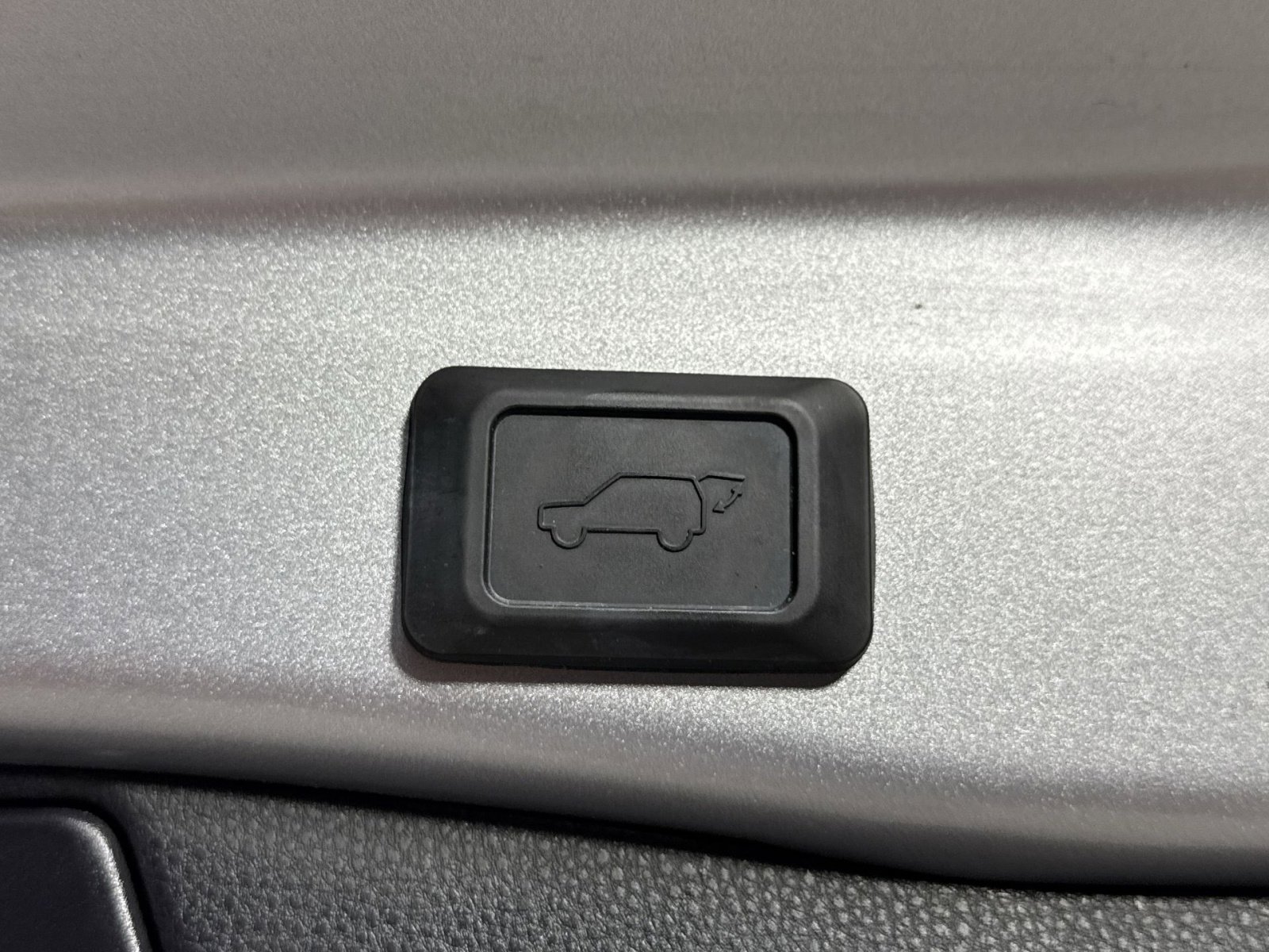 Used 2023 Toyota RAV4 XLE Premium AWD/4WD image 39
