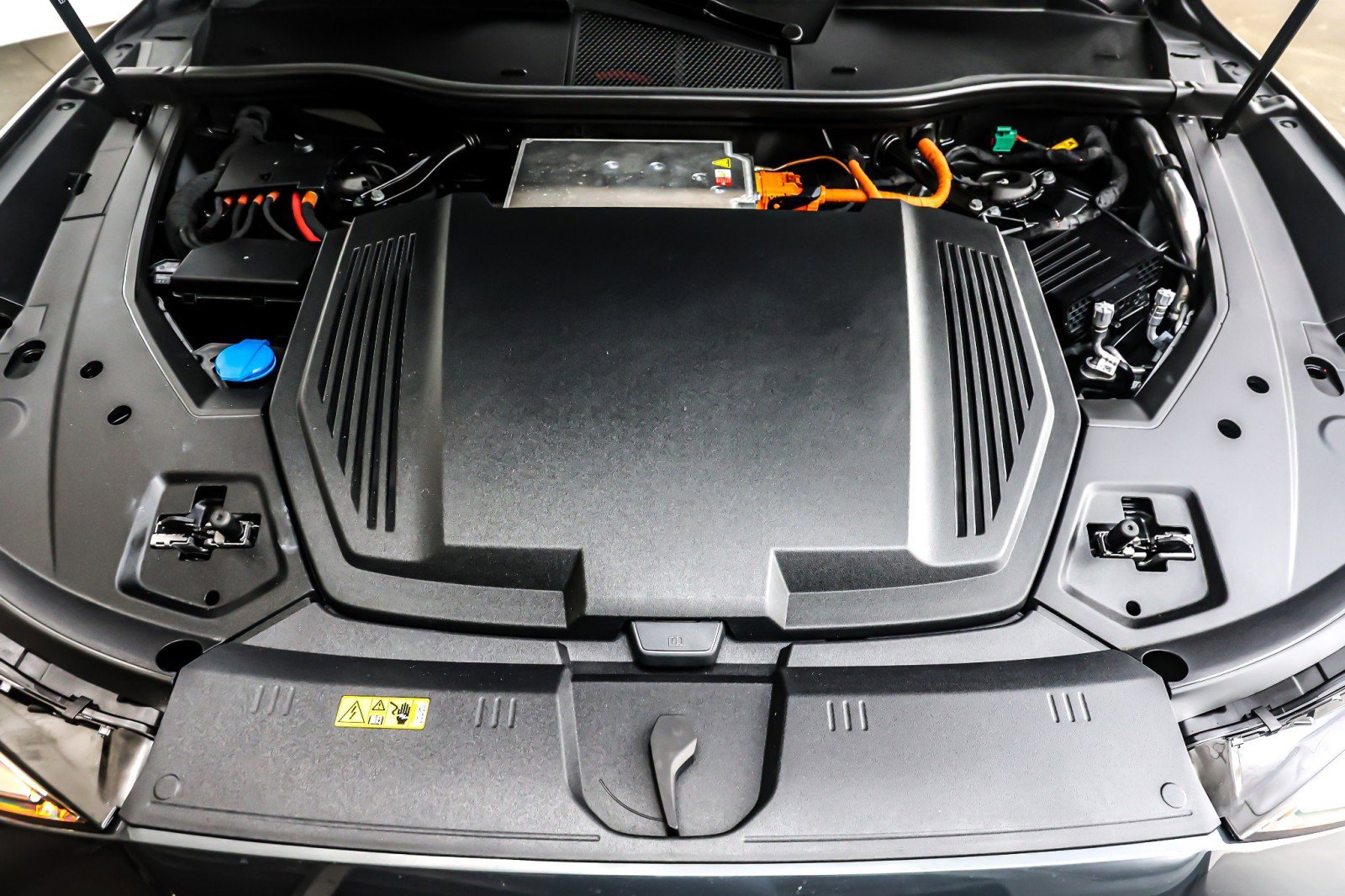 Used 2024 Audi Q8 e-tron Premium Plus image 12