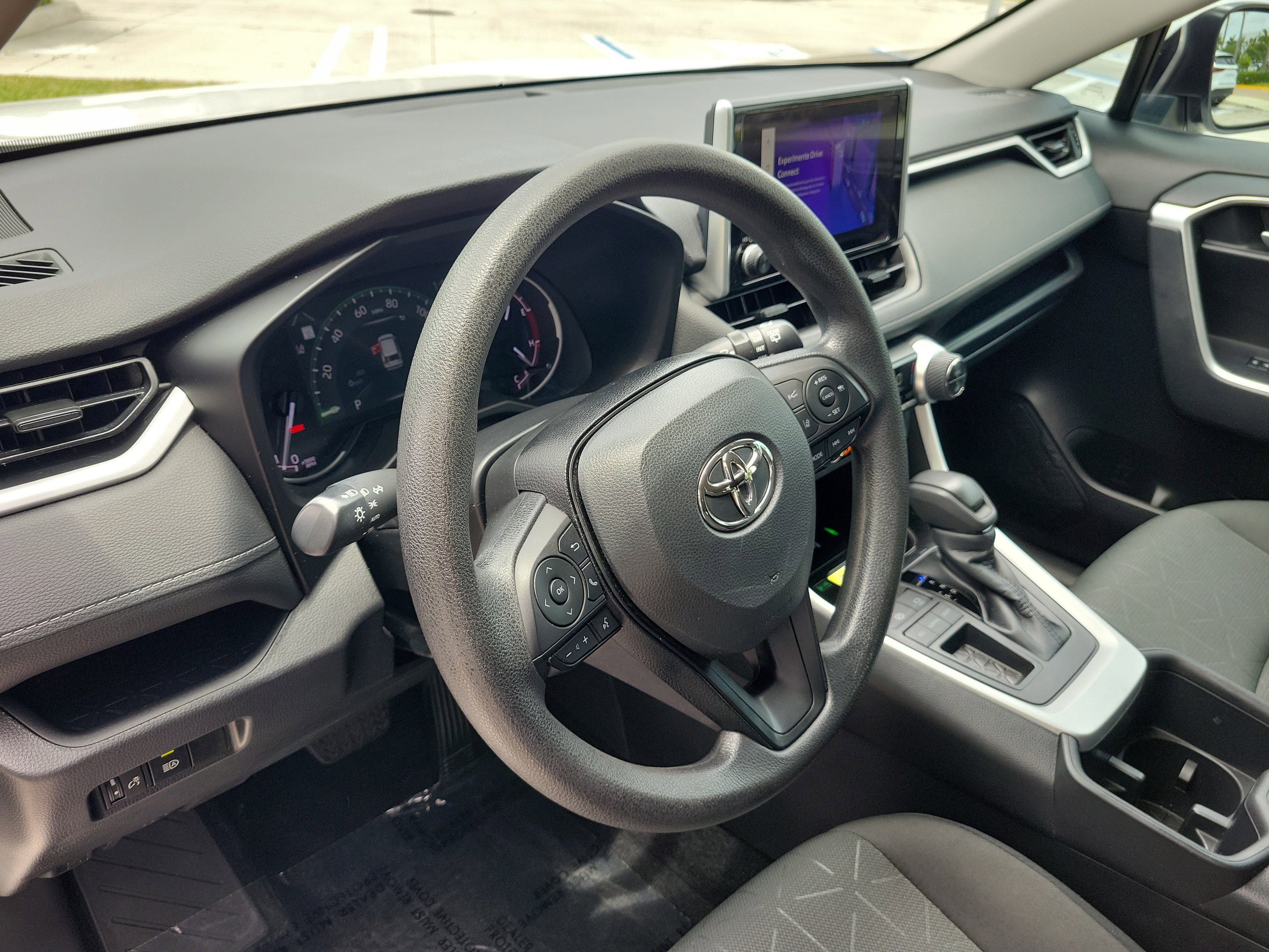 Used 2024 Toyota RAV4 XLE FWD image 26