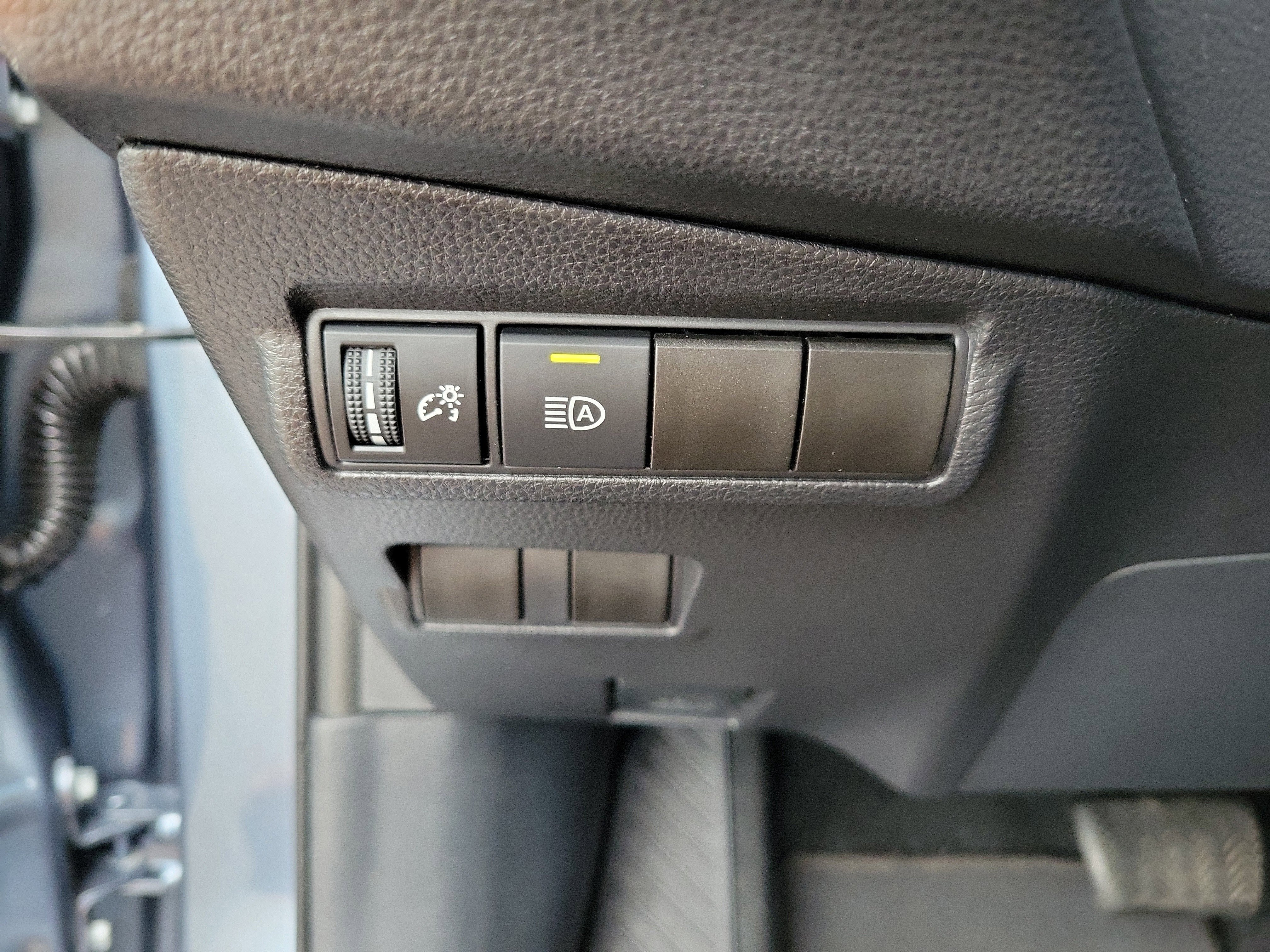 Certified 2025 Toyota Corolla Cross LE FWD image 27