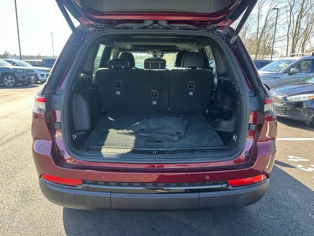 Used 2025 Jeep Grand Cherokee Altitude image 16