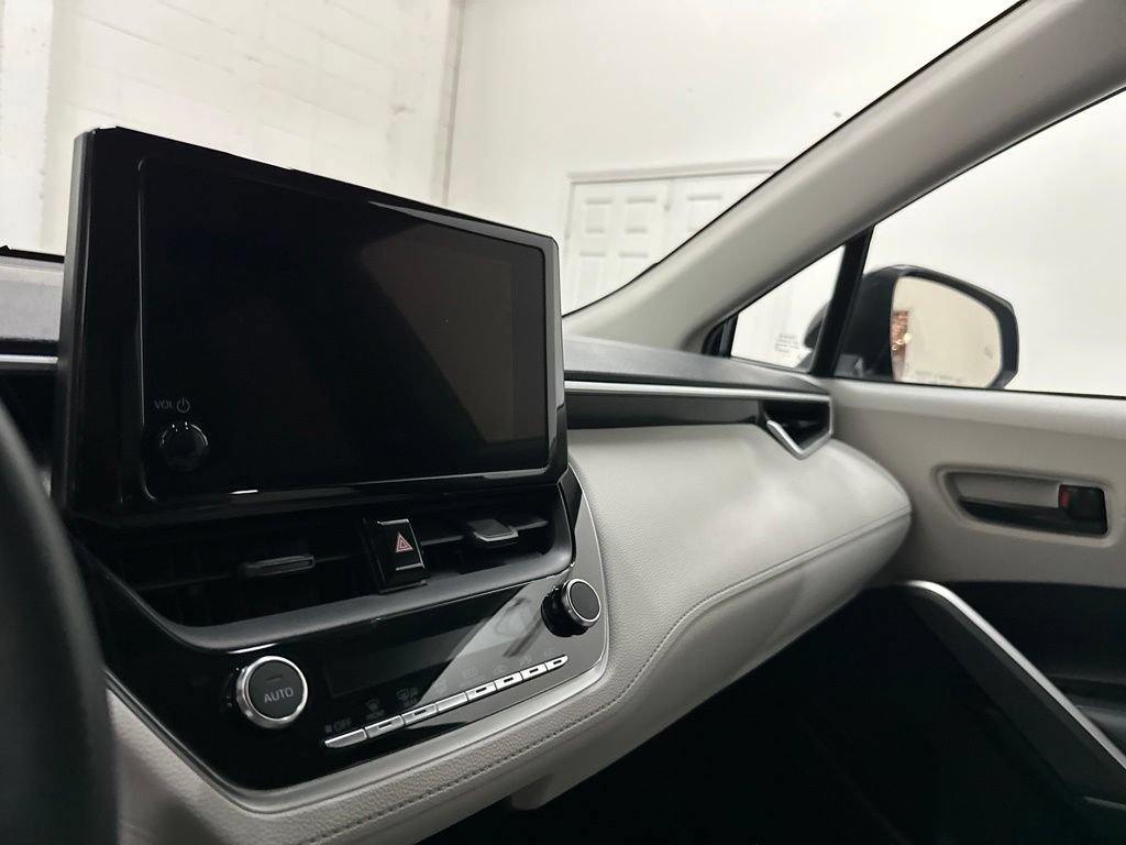 Used 2026 Toyota Corolla Cross LE FWD image 31